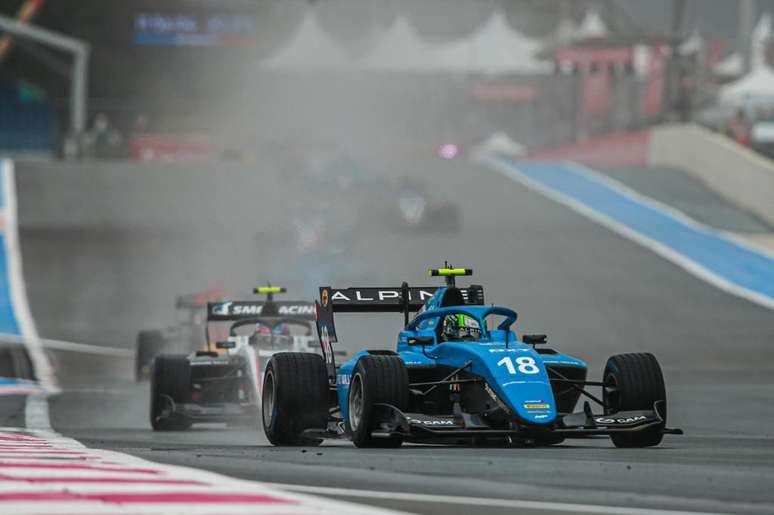 O brasileiro Caio Collet em ação na F3 FIA.