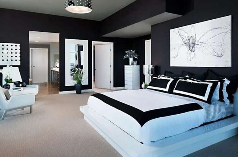 1. Decoração de luxo para quarto de casal preto e branco grande – Foto: Pinterest
