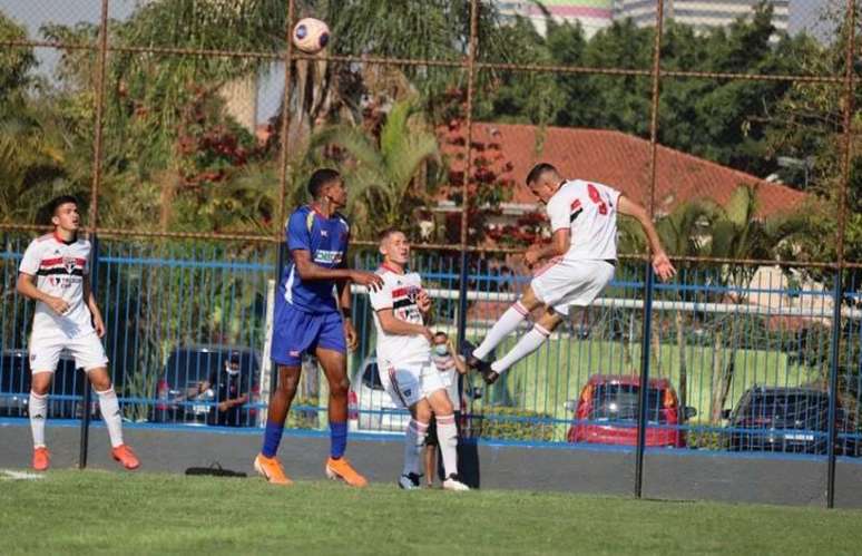 Osasco não dá chances ao Barueri e vai à final do Paulista de