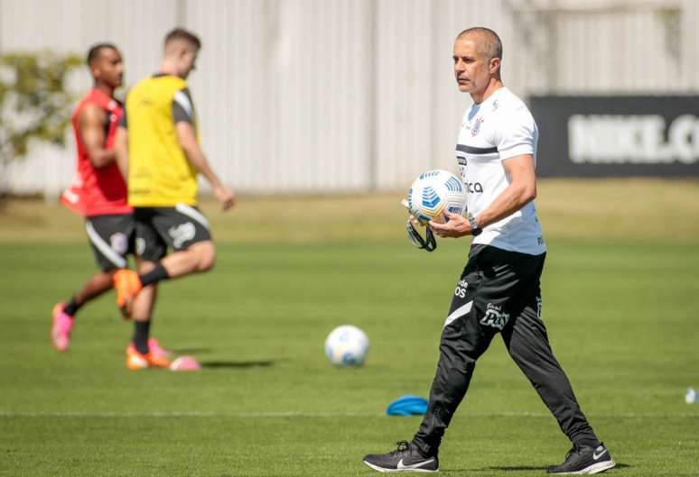 Sylvinho busca engatar sequência positiva no comando do Corinthians (Foto: Rodrigo Coca/Ag.Corinthians)