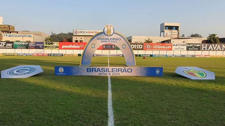 Equipes mediram forças no estádio Augusto Bauer, em Santa Catarina (Foto: Divulgação/Brusque)