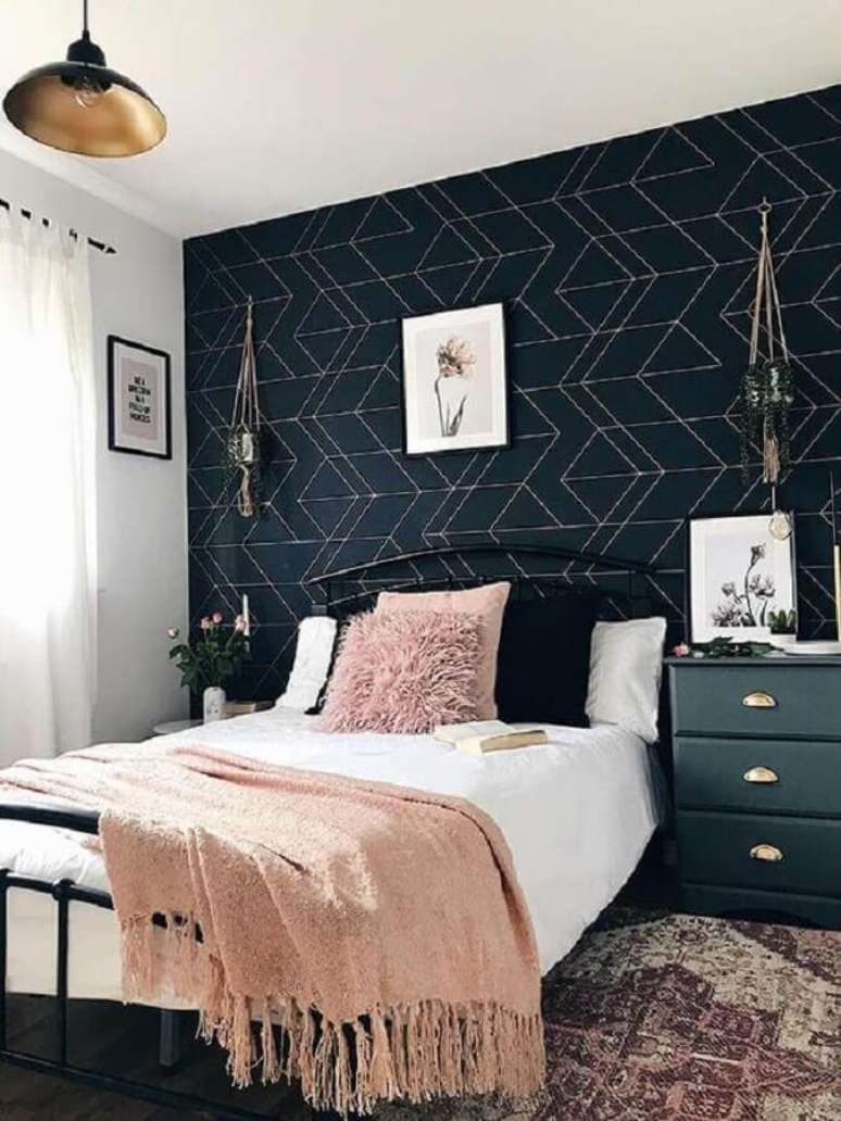 42. Papel de parede para decora&ccedil;&atilde;o de quarto preto e branco feminino &ndash; Foto: Graham & Brown