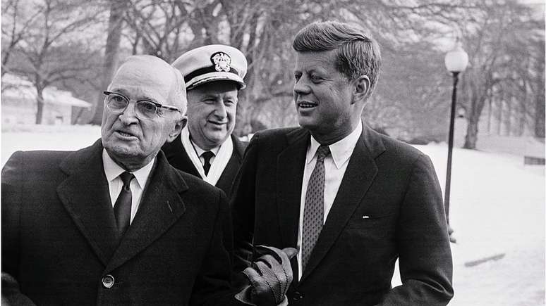 Os presidentes Truman e Kennedy (à direita) tiveram que enfrentar falhas