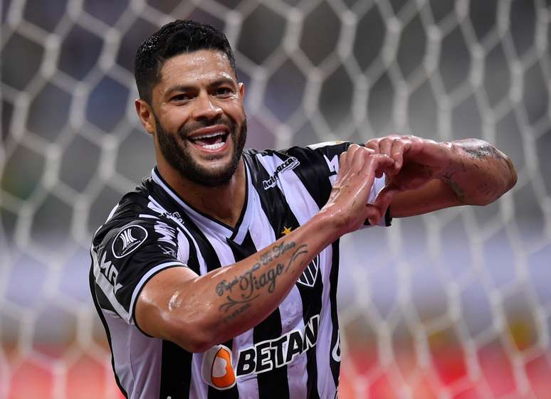 Hulk comemora após marcar um dos gols do Atlético-MG na vitória sobre o River Plate