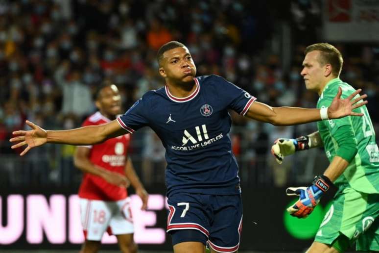 Mbappé marcou o segundo gol do PSG em Brestois (Foto: LOIC VENANCE / AFP)