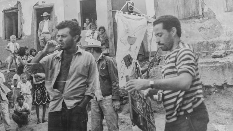 Glauber durante as grava&ccedil;&otilde;es em Monte Santo