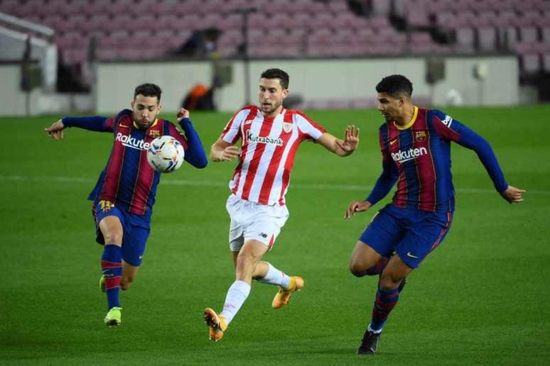 Barcelona e Athletic Bilbao fizeram grandes duelos na última temporada (Foto: LLUIS GENE / AFP)