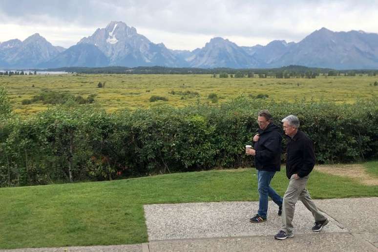Jerome Powell e John Williams, do Fed, conversam durante confer&ecirc;ncia anual de pol&iacute;tica monet&aacute;ria em Jackson Hole, Wyoming (EUA) 
22/08/2019
REUTERS/Ann Saphir