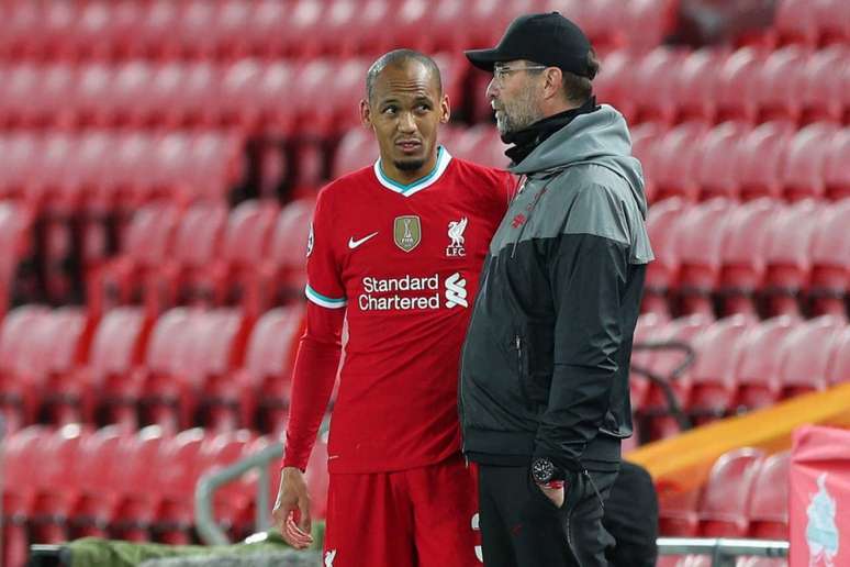 Fabinho recebeu apoio do treinador: 'Todos sentimos muito por ele' (Foto: PETER BYRNE / POOL / AFP)