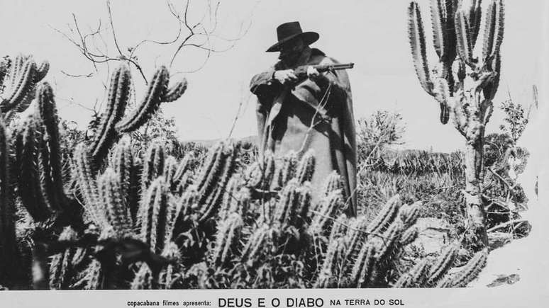 Ant&ocirc;nio das Mortes, interpretado por Mauricio do Valle, mata seguidores de beato Sebasti&atilde;o