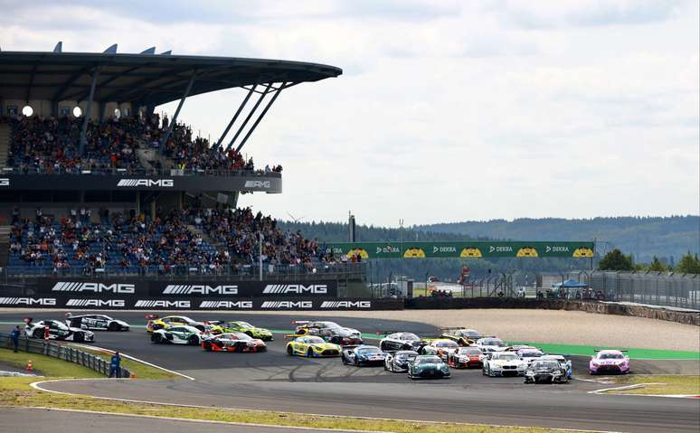 A largada da quarta etapa do DTM 2021, em Nürburgring 