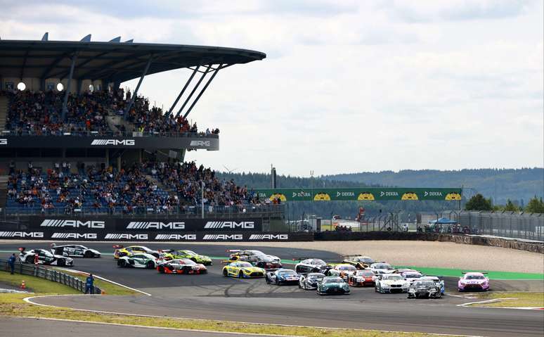 A largada da quarta etapa do DTM 2021, em N&uuml;rburgring 