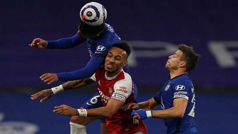 Chelsea e Arsenal se enfrentam neste domingo pelo Campeonato Inglês (Foto: SHAUN BOTTERILL/POOL/AFP)