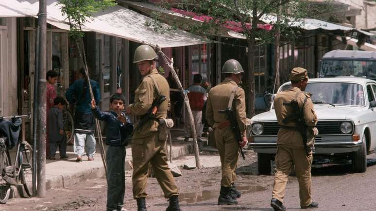 Os sovi&eacute;ticos deixaram o pa&iacute;s em ru&iacute;nas. A guerra gerou cerca de 1,5 milh&atilde;o de mortes e 5 milh&otilde;es de refugiados