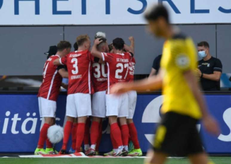 Freiburg chegou aos quatro pontos no torneio (Foto: THOMAS KIENZLE / AFP)