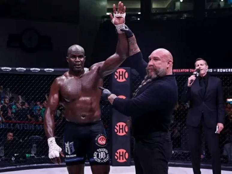 Reviravolta marcou triunfo de Cheick Kongo na luta principal do evento (Foto divulgação Bellator MMA)