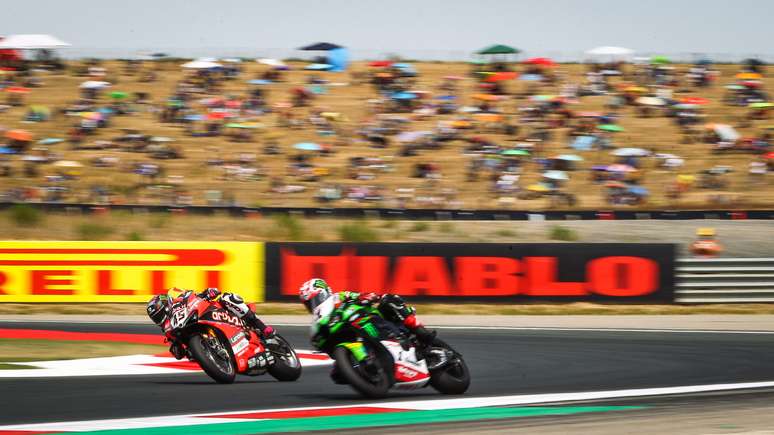 Rea e Redding brigaram forte pela segunda posição da corrida 2 