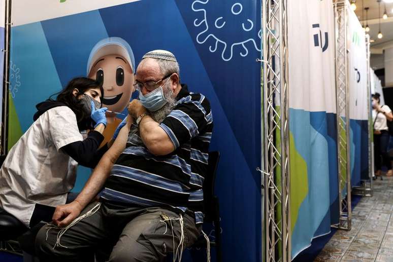 Vacinação em Jerusalém
15/08/2021
REUTERS/ Ronen Zvulun