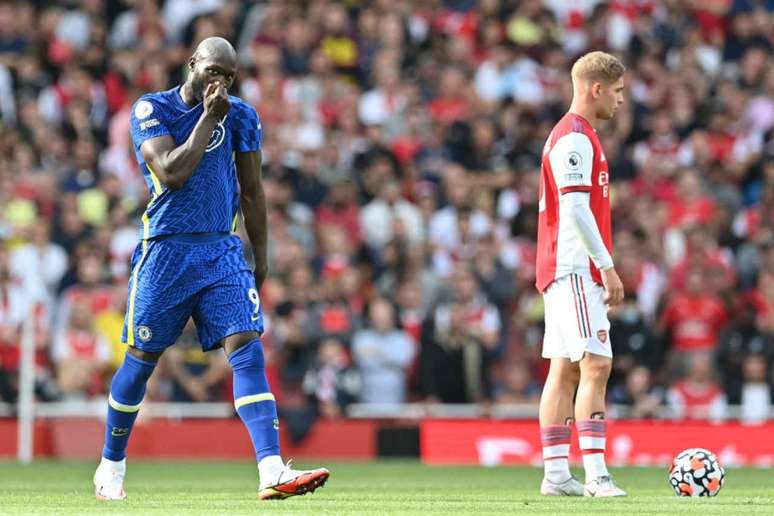 Lukaku foi o principal nome da partida e deu dor de cabeça para a defesa do Arsenal (Foto: JUSTIN TALLIS / AFP)