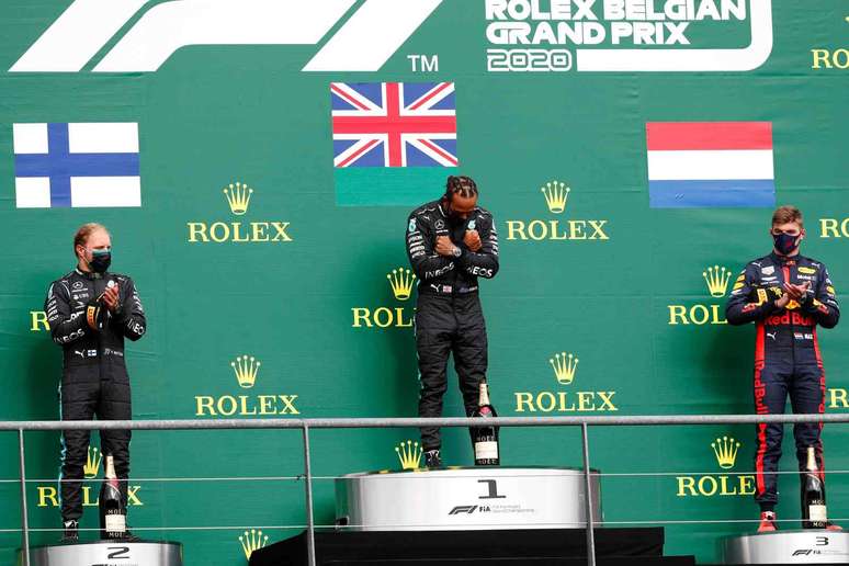 O pódio do GP da Bélgica de 2020 com Valtteri Bottas, Lewis Hamilton e Max Verstappen foi lembrado por Mario Isola 