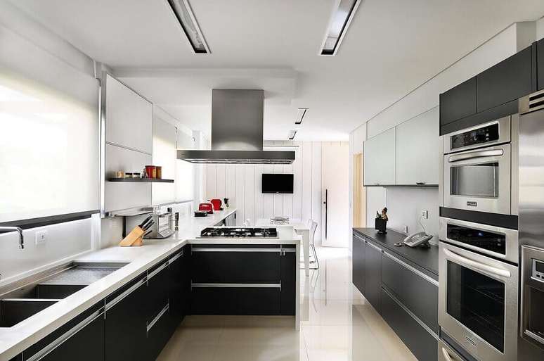 56. Móveis planejados para decoração de cozinha aberta moderna – Foto: Ornare