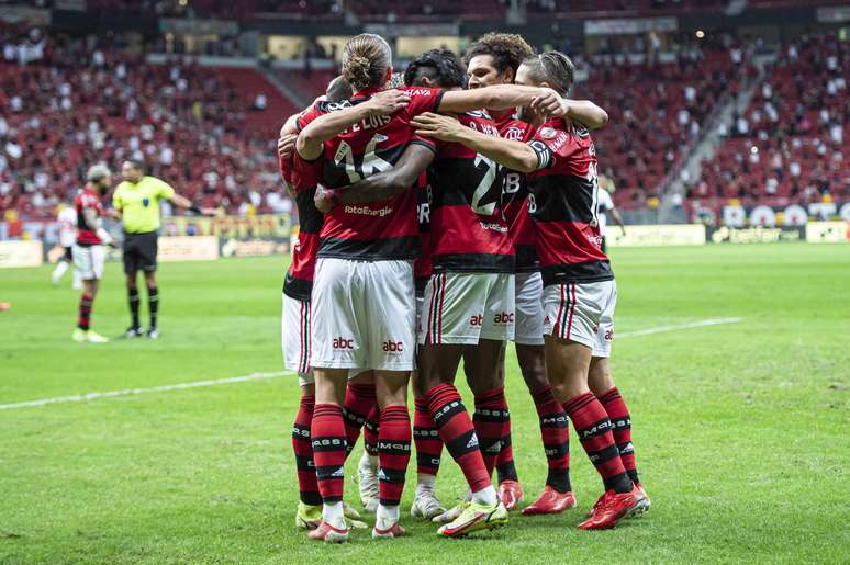 Jogadores do Flamengo comemoram vaga na semifinal da Libertadores