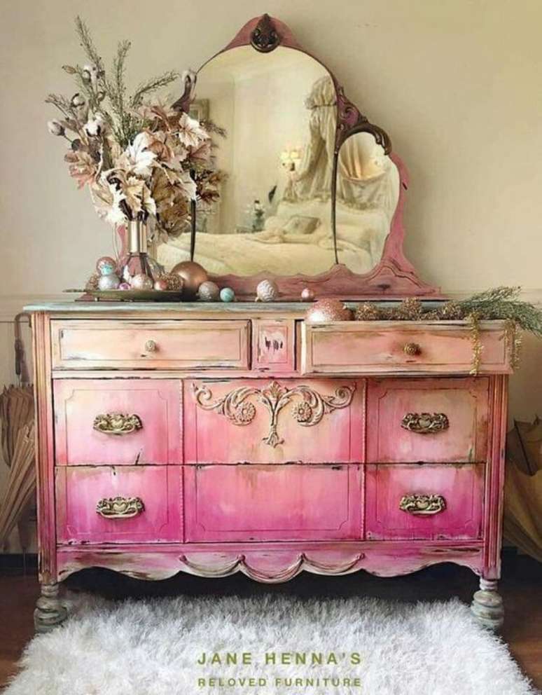 42. Penteadeira vintage cor de rosa – Foto Jane Hennas