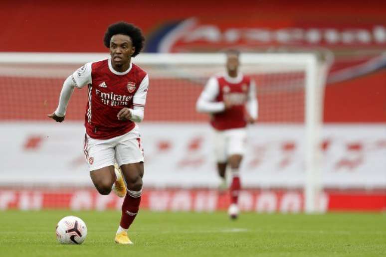 Willian, do Arsenal, pode vir por empréstimo para o Corinthians (Foto: KIRSTY WIGGLESWORTH / POOL / AFP)