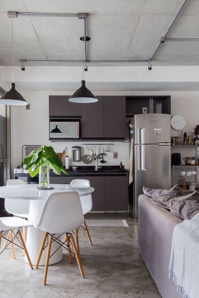 45. Decoração industrial para cozinha aberta com sala de estar e jantar integrada – Foto: Home Fashion Trend