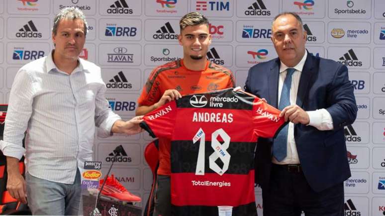 Andreas Pereira exibe a camisa 18 (Foto: Alexandre Vidal/Flamengo)