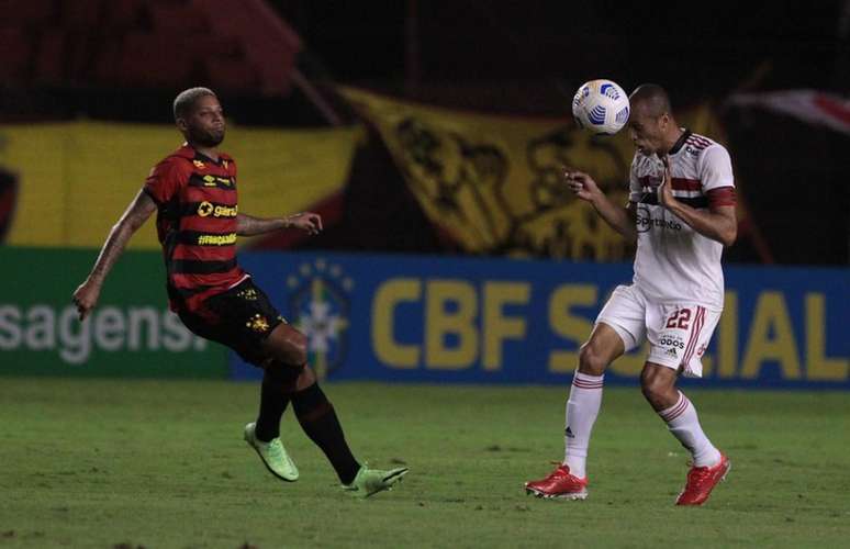 ANÁLISE: São Paulo conta com 'sorte' em vitória contra o Sport