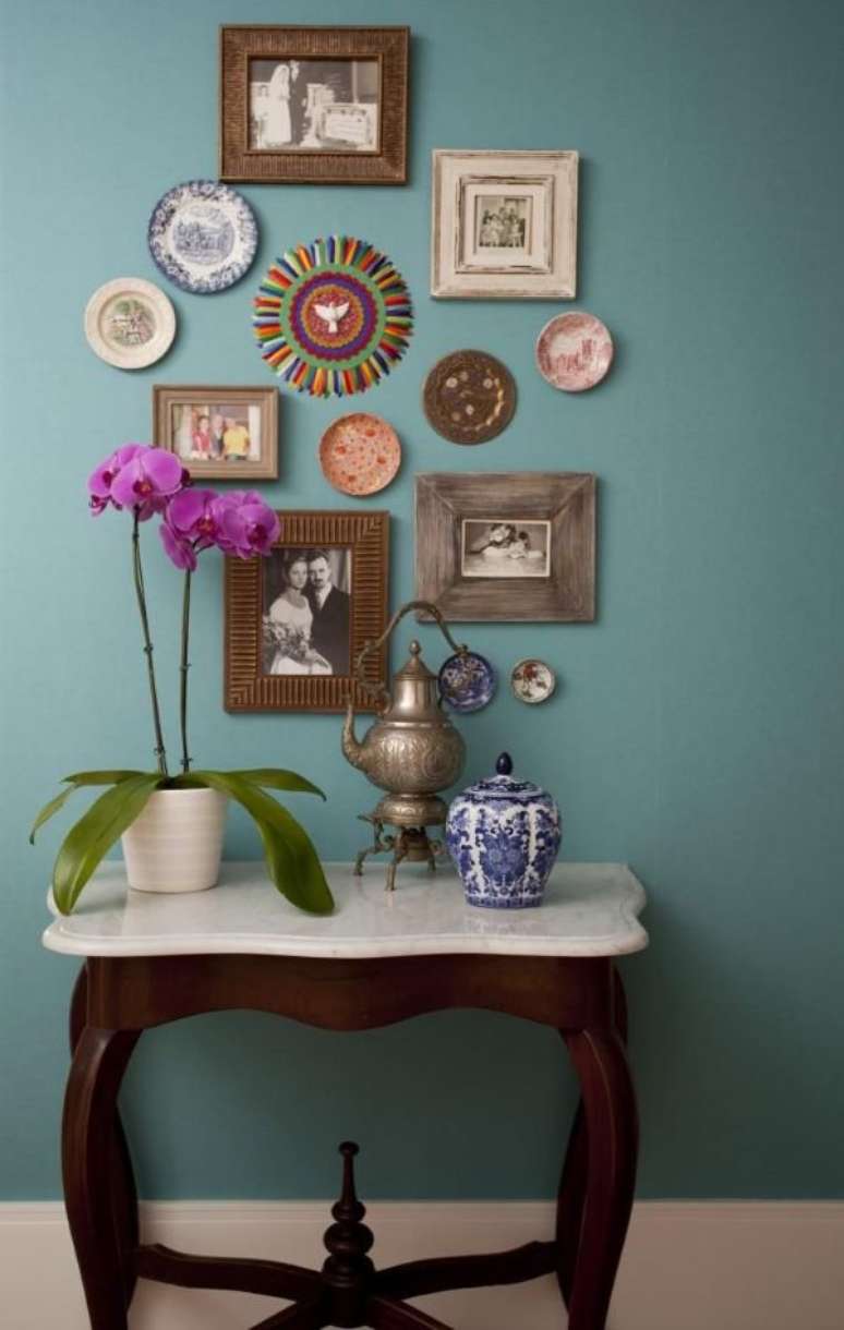 61. Casa decorada com m&oacute;veis vintage de madeira &ndash; Foto Juliana Pippi