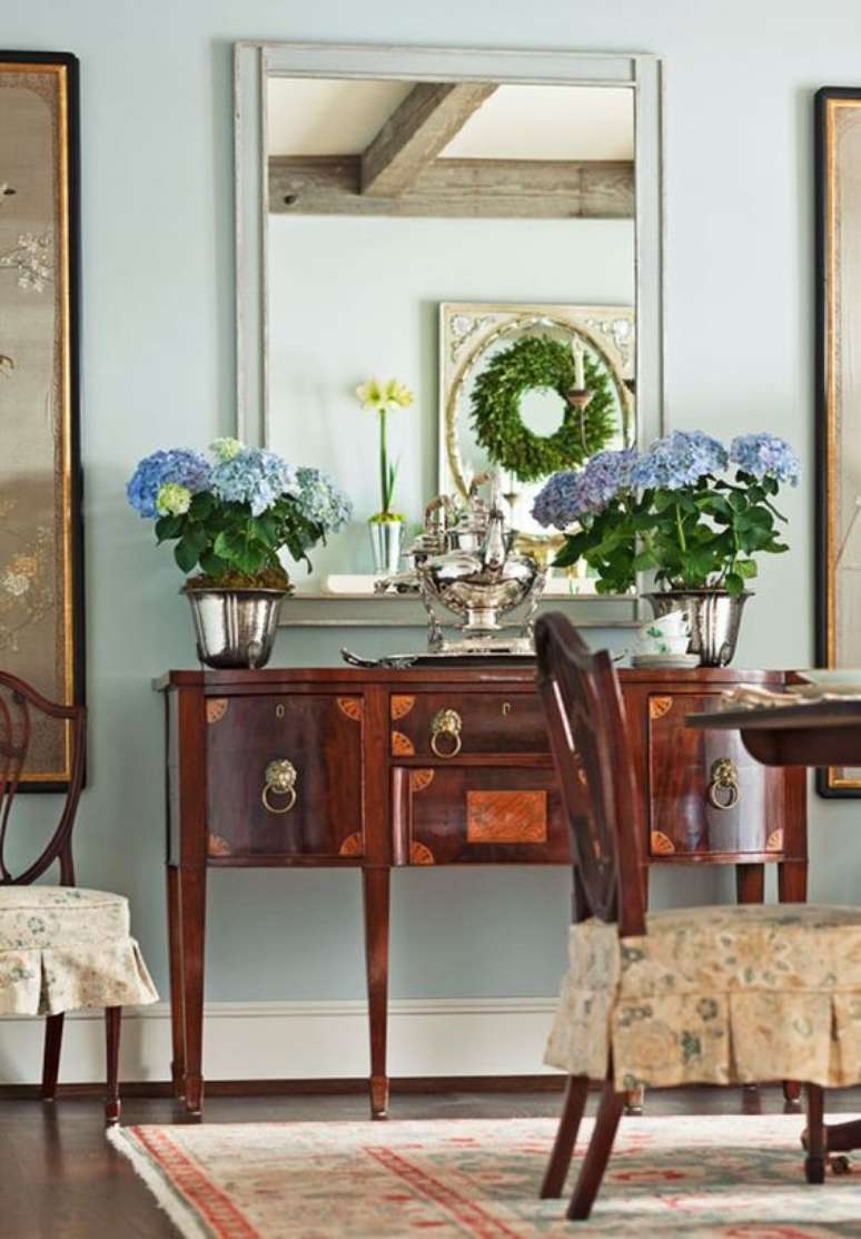 58. Aparador buffet vintage para sala de jantar de madeira &ndash; Foto The Glam Pad