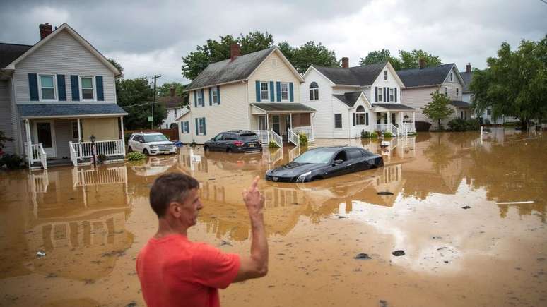 Os moradores de Nova Jersey tamb&eacute;m sofreram com enchentes