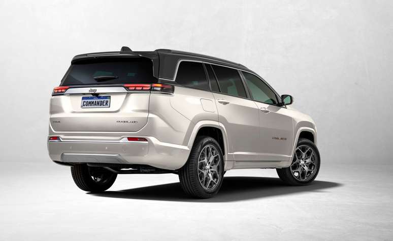 Jeep Commander ter&aacute; vers&atilde;o Overland.