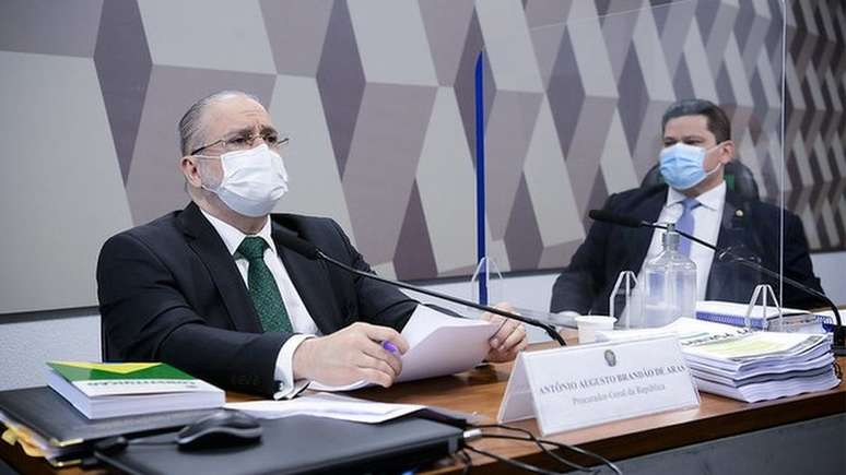 Pressionado, Aras disse que discordou do governo em 80% das ações sobre pandemia