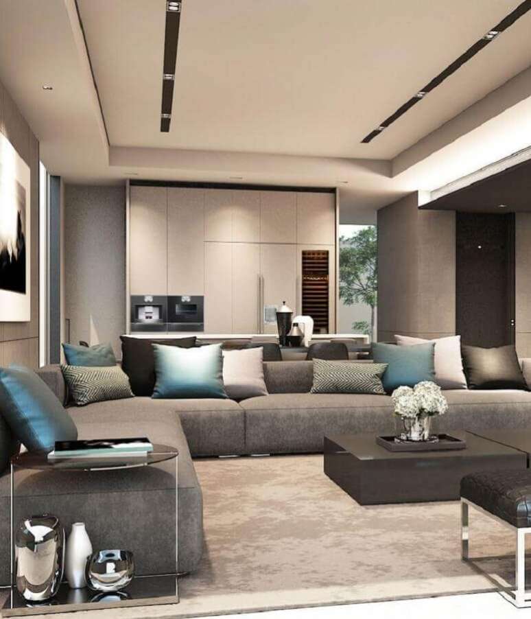 55. Sala moderna decorada com almofadas decorativas para sofá cinza grande – Foto: Gubuk Decor