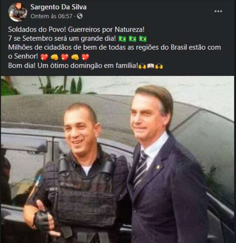 Sargento Da Silva publicou uma foto em que aparece fardado ao lado do presidente Jair Bolsonaro