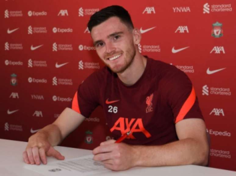 Robertson estendeu o vínculo por cinco anos com o Liverpool (Foto: John Powell / Liverpool)