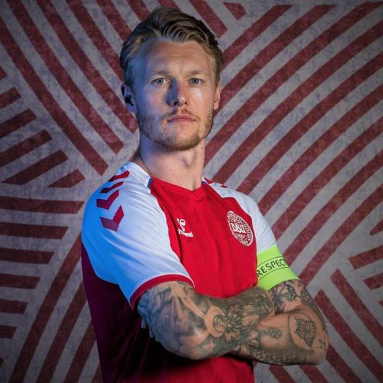 Simon Kjær, capitão da Dinamarca, receberá prêmio da Uefa