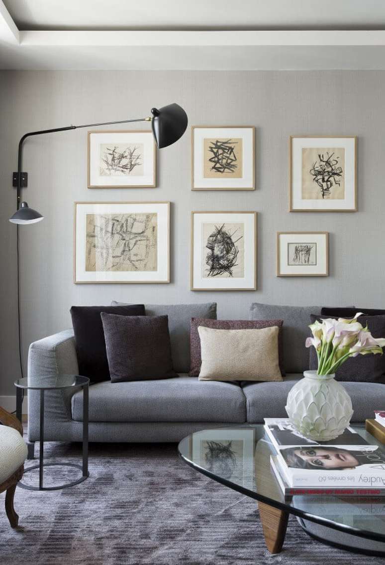 18. Cores neutras para sala decorada com almofadas para sofá cinza – Foto: Diego Revollo Arquitetura