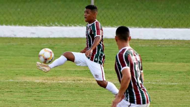 A Gazeta  Fluminense goleia o Volta Redonda e se garante na final do  Carioca