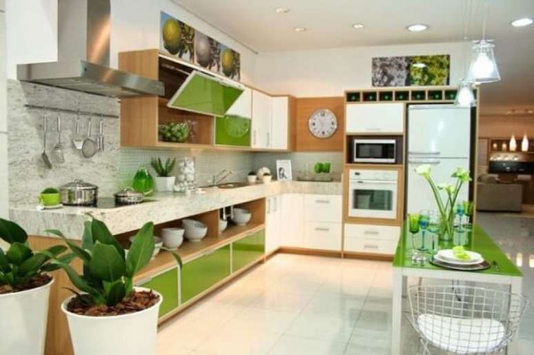 30. Feng Shui cozinha: vasos de plantas trazem frescor e boas energias para o ambiente. Fonte: Arkpad
