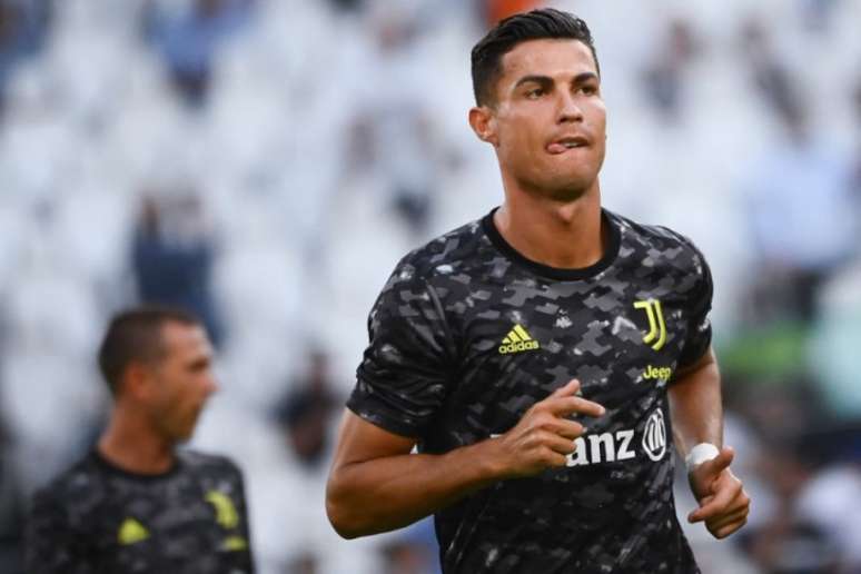 Cristiano Ronaldo em campo pela Juventus (Foto: MARCO BERTORELLO / AFP)