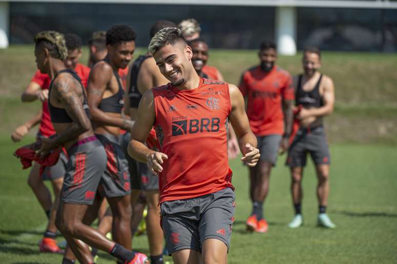 Andreas Pereira durante treino do Flamengo