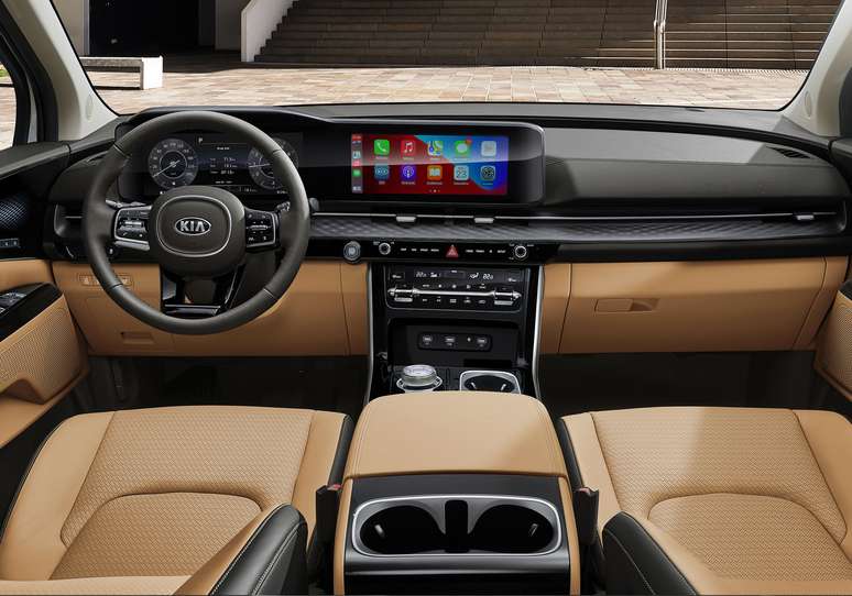 Kia Carnival: duas telas de 12,3''.