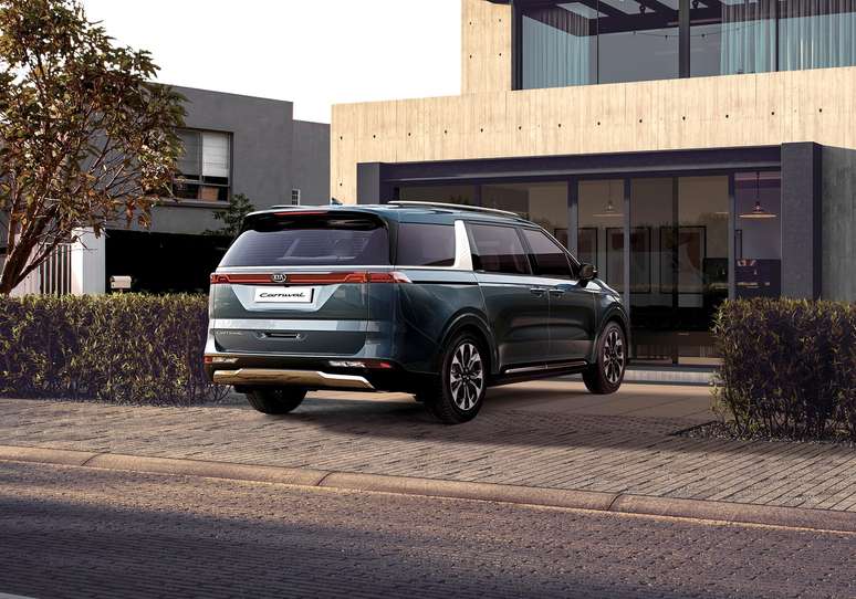 Kia Carnival: lanternas de led interligadas.