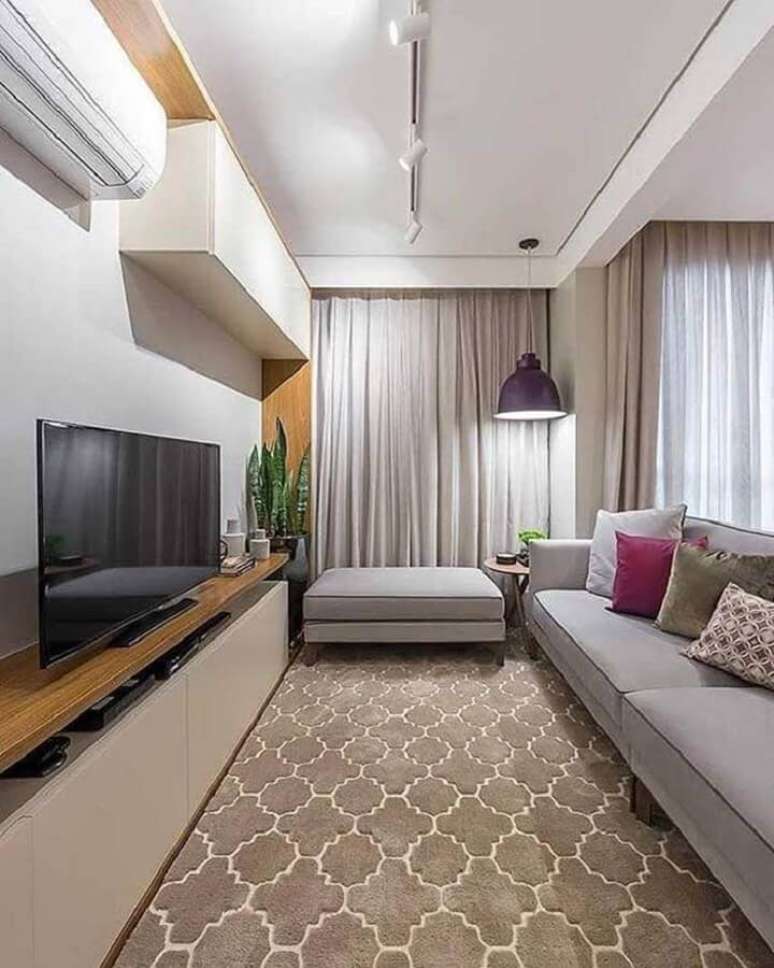 7. Cores para sala de estar pequena decorada com sofá cinza e luminária pendente – Foto: Home Fashion Trend
