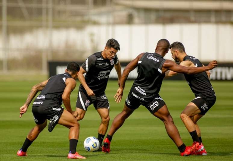 Nacional recebe torcida no primeiro treino de olho na temporada de