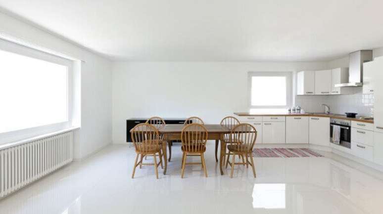 55. Porcelanato branco para cozinha moderna e iluminada – Foto Shutterstock